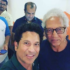 Always a delight to meet Mohinder Amarnath (Jimmy Paaji). And Anup, thanks for photobombing us my dear friend! 😉.