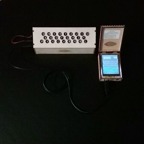 It's alive.
#LG0003
#enigmamachine #lesegerät #lesegerat #lampfield.