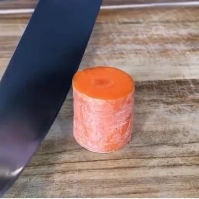 SHARPNESS TEST - Testing the sharpness of the knife 🔪 ⠀⠀⠀⠀⠀⠀⠀⠀⠀
Testen hoe scherp het mes is
⠀⠀⠀⠀⠀⠀⠀⠀⠀⠀⠀⠀⠀⠀⠀⠀
#knife #knifes #knifemaking #knifemaker #knifeporn #knifelife #knifesales #knifefanatics #knifephotography #knifepics #messen #mesmaken #messenmaker #messenmakers #messenmaken #forge #blacksmith #123smeden #smeedoven #meltingpot #smeltoven #follow4followback #followforfollowback #follow4follows #like4likes #farrier #farriertools #farrierlife.