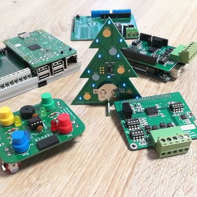 Merry Xmas
www.zihatec.de
#electronic #electronickit #raspibox #arduitouch #Arduibox #arduino #raspberrypi #rs485 #zihatec #christmastree #christmas #xmas #seasonsgreatings #froheweihnachten.