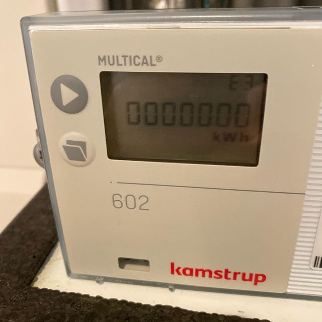 Called to an issue of zero consumption on this chilled water meter. The first photos show t1 and t2 temperature sensors giving a positive delta t. This will not work on this meter as it is a chilled water meter and requires a negative delta t to calculate the energy consumption. The temp sensors need swopping over which I did via the wiring rather than the actual sensor probes as they are a wet pocket type. The following photos show the correct negative delta t so the meter will now work correctly 👍👍 #heatingengineer #plumber #plumbing #hvac #energy #metering #chilled #buildingservices #faultfinding #ionlydotechnicalshit.