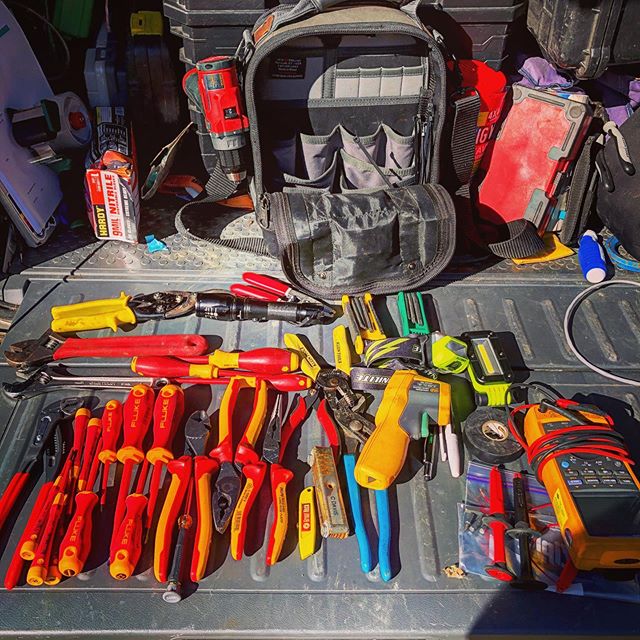 Well no job site photos allowed today, but due to my need to find a key that I couldn’t put my fingers on I give you the unload of my TECH-MCT.  Added a few tools, but as you can see in the back side pic, still room.  Now if my back can only hold up enough to carry it😂.