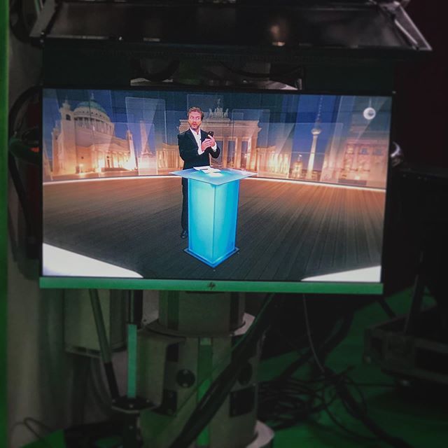 Me Myself and I ... #tvstation #tvd #studiolife #studiowork #onair #host #inderkamera #onscreen #monitoring #letsshoot.